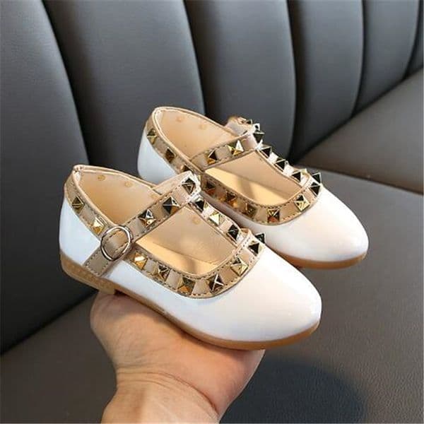 Kids Sandal Summer Girl's Pointed Flat Shoes New Girls Sandals Rivets Wild Baotou Children Shoes Fashion Princess Beach Shoe