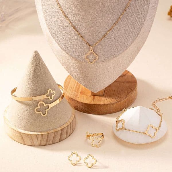 Lanjia- Fashion Lucky Four-Leaf Clover Bracelet-Necklace-Earrings-Chain Bracelet And Ring Set C67e2