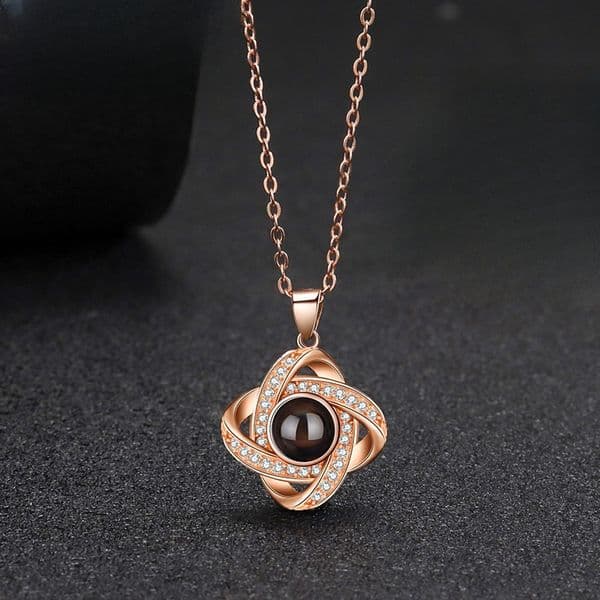 Ladies fashion necklace gemstone alloy pendant Four-leaf clover accessories clavicle chain
