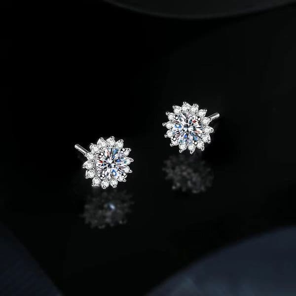 Luxurious Round Design Featuring Chic Moissanite Sparkling Silver Elegant Special Earrings