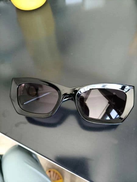 Black sunglasses Designer Sunglasses for women oval glasses UV400 property squre sun glasses Metal legs letter design small eyeglasses lunettes de soleil homme