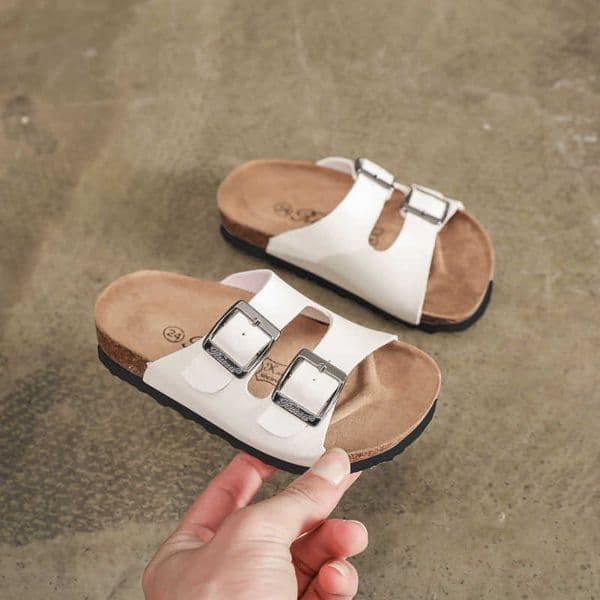 2026 New Sandals 2025 Ruizu Spring And Autumn Fashion Childrens Cork Boys One Word Cool Slippers Trendy Girls Beach Shoes Designer Z260603