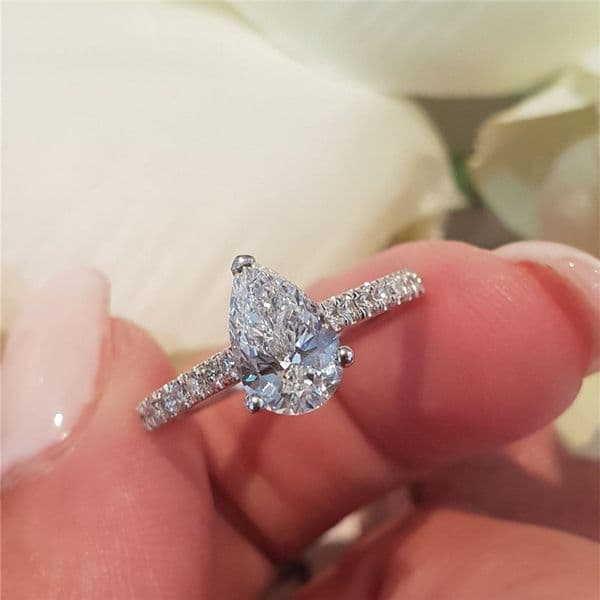 Jewelry 1.0 Carat Pear Cut E VS1 Lab Diamond Full Band Engagement Ring 14K 18K Pt950 Platinum Available Fashion Wedding Ring IGI Certificate CVD Diamond