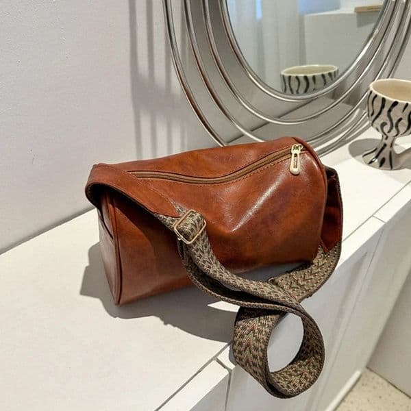 Yogodlns Womens Retro Shoulder Bag Fashion Wide Shoulder Strap Cross Body Bag Retro Pillow Messenger Handbag Womens Handbag 250318