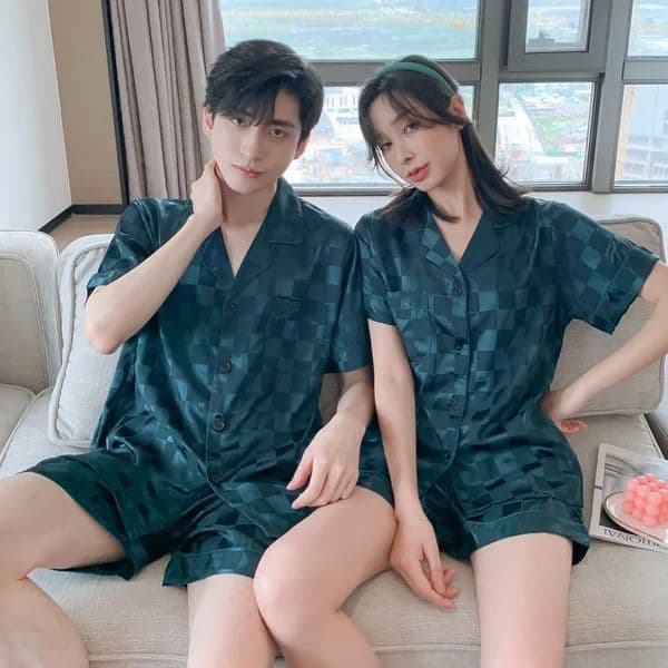 Short sleeved ice silk pajamas mens and silk satin pajamas set long sleeved sleeping womens pajamas couple pajamas 250320