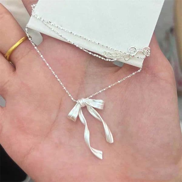 Exquisite Clavicle chain elegant frosted bow pendant necklace suitable for women girls temperature necklaces Korean students W250325