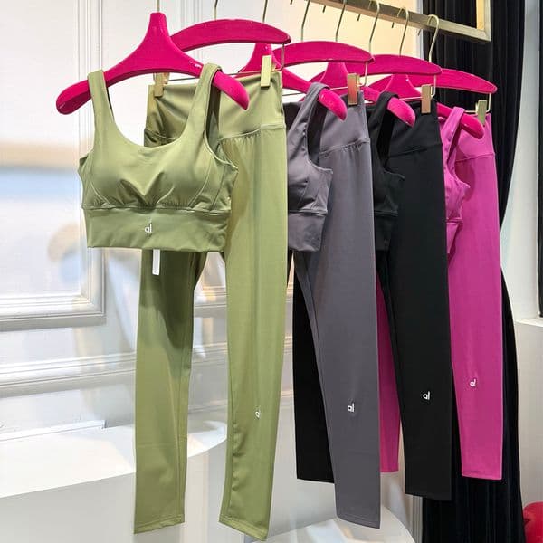 Womens Yoga Set Tops Sports Bra Leggings Designer Active Sets Dance Yoga Shorts Activewear Pant Summer Seamless Running Fitness Lady Outfits Gym Pilates Muse Suit