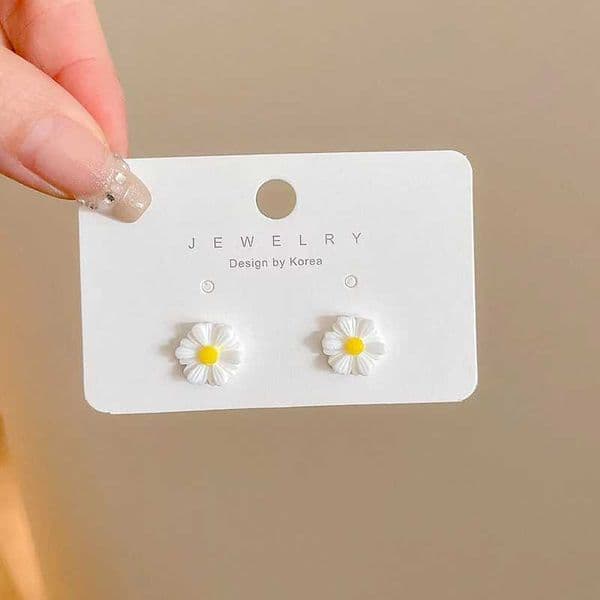 White daisy earrings suitable for women minimalism Korean design small flower earrings jewelry wholesale Brinks Birtay giftsXJ250327