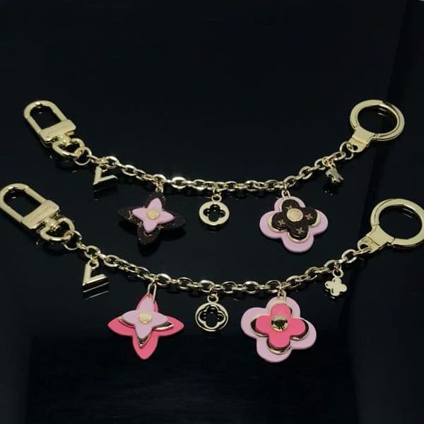 High quality V Keychains luxury designer M69008/m64265 Bag Charm men's and women's fashion bag pendant keychain985