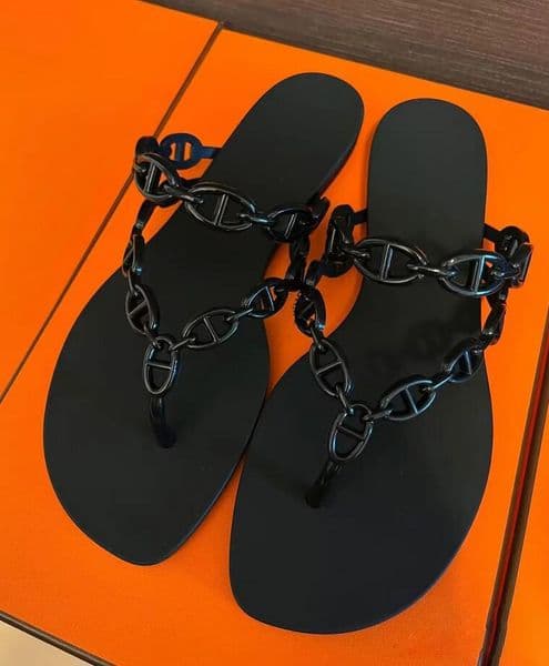 Famous Women's Summer Slip Spring and summer classic Bouncing pig nose chain clip finger women's shoes Island Sandals TPU