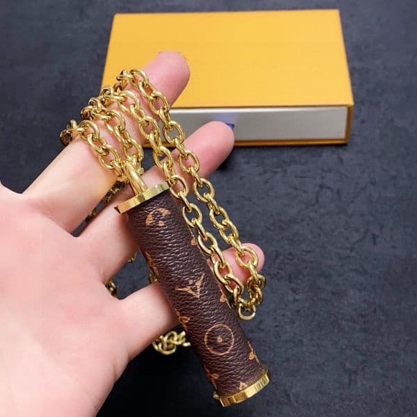 New best-selling designer neckle bucket long bar letter texture sweater chain leather long neckle style classic and fashionable high-quty jewelry J260330