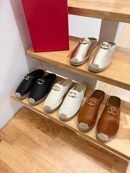2025 NEWEST TOP Quality Designers slides Flat Shoes Female Summer cow leather Woman House Slippers Luxury Slides Beach Soft Designer straw braiding fisherman