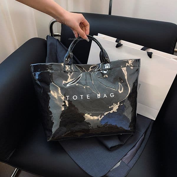2025 Free Shipping Designer Bag Fashion Versatile Shopping Women's Handbag New Smooth Printing Large Shoulder Bag Leisure Beach Bag