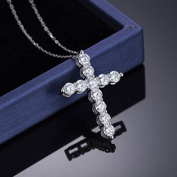 Luxury Fashion Jewelry 925 Sterling Silver Moissanite Cross Pendant Necklace Jewelry for Women