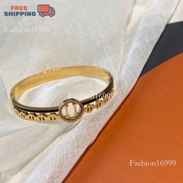 2025 High Sense Women Classic Designer Packaging Boutique Jewelry Romantic Style Couple Family Gift Bangle 3Aa23