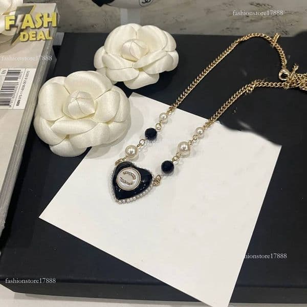 2025 Fashion Pendant Designer Necklaces Choker Stamp Love Quality Original Edition Never Fade Matte Gold Diamond Necklace Chain Copper For Women Je 5Cbc10