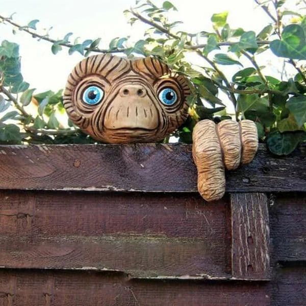 Resin Craft Alien Peeker Statue Yard Art Ornament Garden Fences Door Decoration 250521BJ