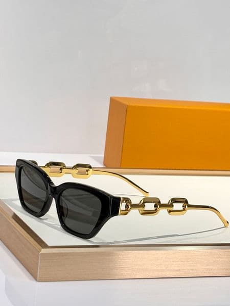 Luxury Designers Womens Sunglasses For Women Men Sun Glasses Mens Designer 1472 Fashion Style Protects Eyes Random Box