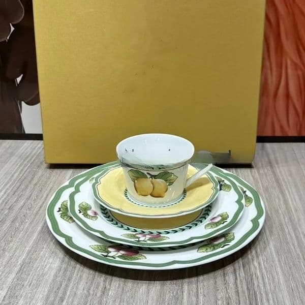 European Retro Light Luxury Afternoon Black Tea Coffee Cups and Plates Dessert Plates Couple and Best Friend Bone China Gifts