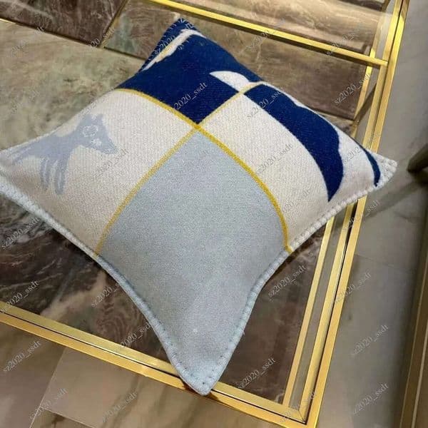 New high-quality wool blanket baby yellow pink blue H blanket and cushion decoration pillow office nap blanket car sofa pillow 45 * 45cm-21456