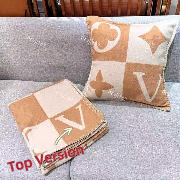 L brand cashmere quilt cover cashmere pillowcase cashmere blanket sofa blanket, home blanket warm best quality weight grams a set of blanket and pillowcase 50*50com