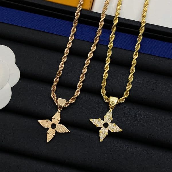 Luxury Designer Necklace Extravagant Flower Pendant Necklace With Diamonds Thick Chain Gold Plated Clover Necklace For Christmas