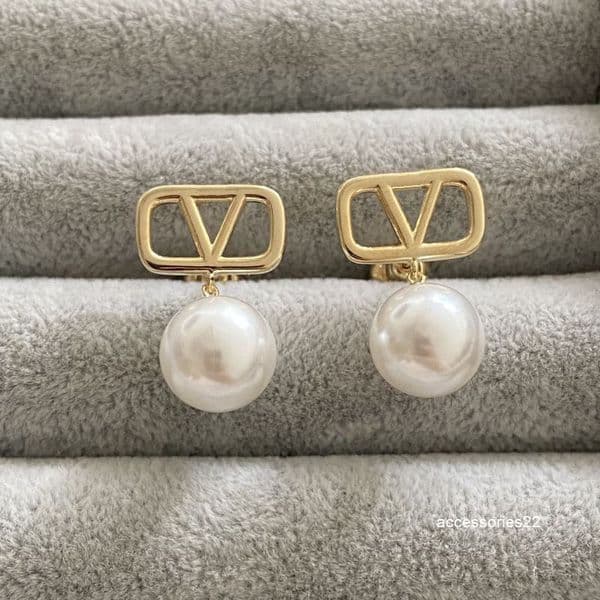Dangle Chandelier Stud With White Pearl Luxury Brand Earrings Gold Plated Simple V Letter Brass Earrings For Women Wholesale