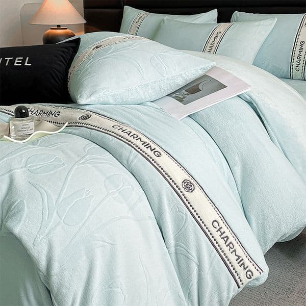 2026 New High-End Carved Bedding Set Of Four, Light Luxury, Premium Feel, Milk Velvet Bedding, Thickened Coral Fleece Bed Sheet And Duvet Co