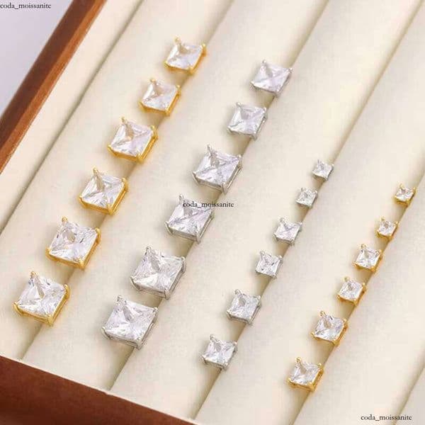 Dawn Luxury Boutique Jewelry 925 Sterling Silver Classic Four-Six Claw C-Shaped VVS Moissaniteia Diaspore VVS Moissanite Stud Earrings for Women