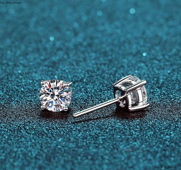 silver D Color High-Quality VVS Moissanite Classic VVS Inlaid Stone Unisex Four-Prong Earrings