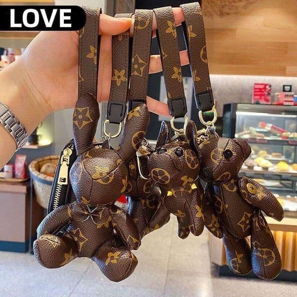 assic Trendy Rait Car Pendant Old Flower Bear Bulldog Bag Keyain ROrnament Gift J260415
