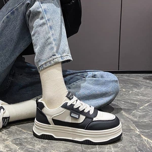 2026 new model Free shipping designer s new white shoes for women versatile for spring and autumn thick sole high visibility casual black and white board shoes