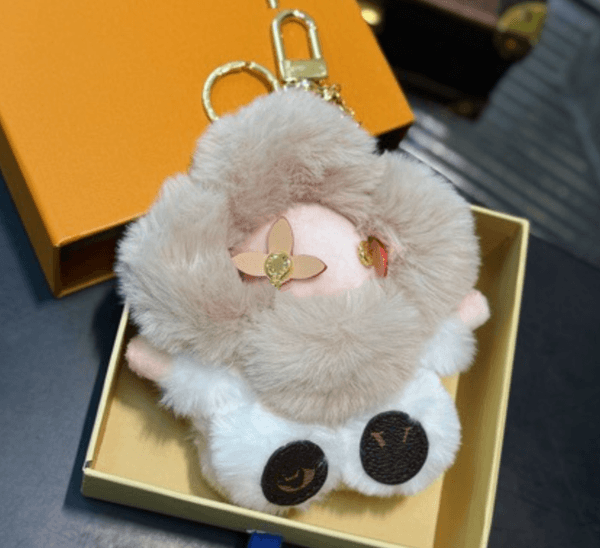 With BOX New Designer Keychain FUR Cute Doll Pink Khaki Luxury Keychains Women Bag Car Keyrings Lanyards Christmas Birthday Gift