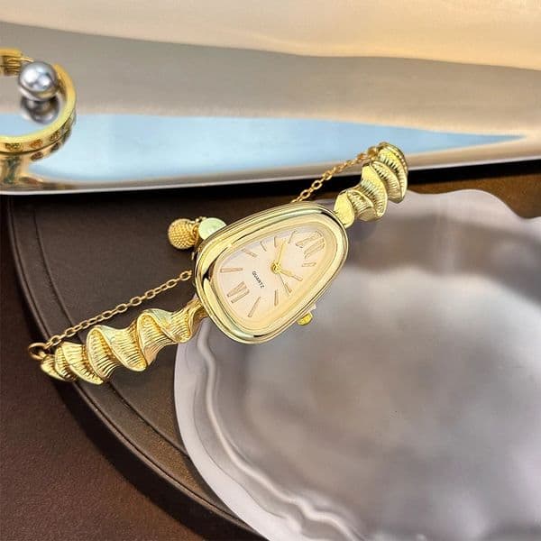 Elegant SnakeShape Ladies Quartz Watch Trendy European And American Style Commute y Roman Numeral Classy Fashion Accessory 251213