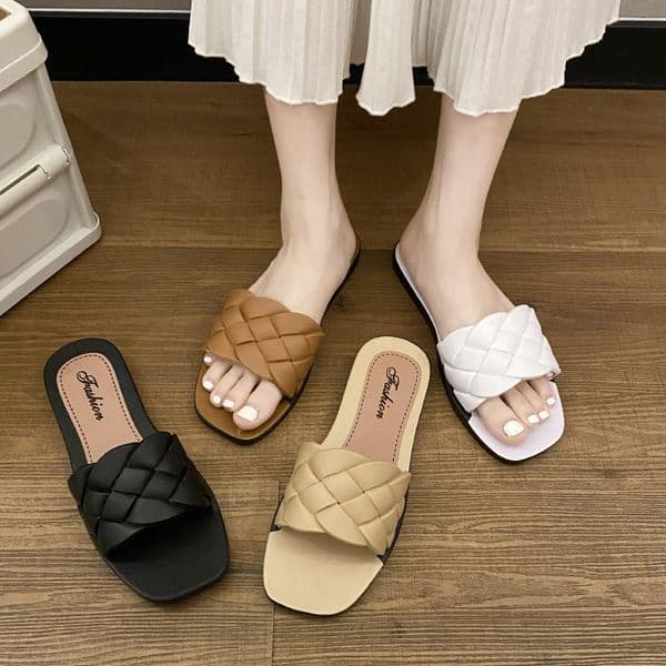 Free Shipping Summer Designer New Woven Diamond Pattern Slippers Home Outdoor Versatile Fashion Lightweight Breathable Slippers Anti Slip Wear Resistant