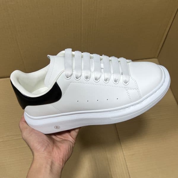 high quality Designer Casual Shoes Oversized Triple Sneaker Platform Women Mens White Leather Lace Up Veet Suede Sports Trainers