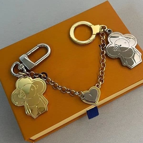 High-quality Stainless Steel Luxury Designer Keychains Bag Charm for Men and Women Car Key Holders Keyring Bags Pendant High-Quality Couple Gift