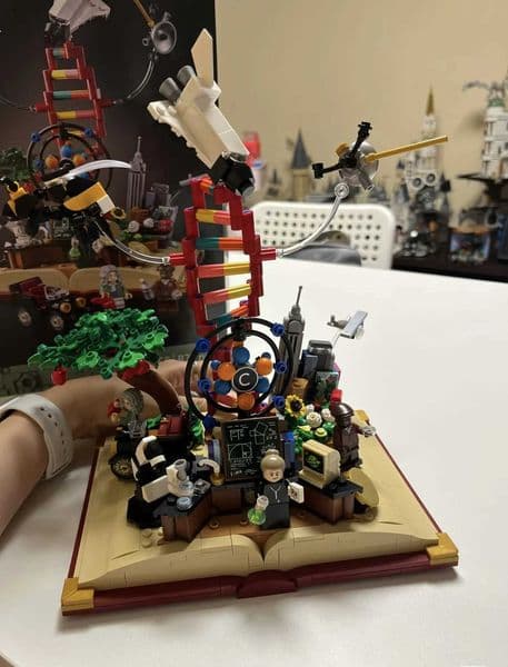 879 Pieces 2025 New Model Knowledge Is Power Building Blocks Compatible with 21355 Childrens Toys Birthday Gift X251216
