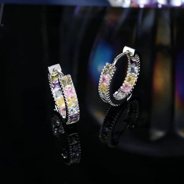 Light Luxury Niche High-end Earrings Ear Buckles for Women's Simple and Versatile Super Flash Square Zircon Inlaid Minimalist Circle Earrings