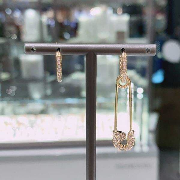 Fashionable Creative Design Paper Clip Asymmetrical Earring Temperament Womens Exquisite Crystal Paper Clip Earrings Versatile Boutique
