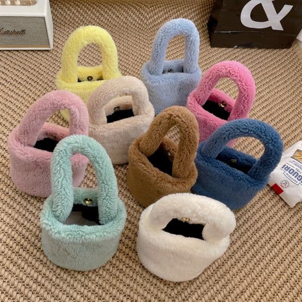 Cute Buckle Bag New Winter Lamb Wool Bag HandBag Fluffy Handbag Plush Bucket Bag Magnetic