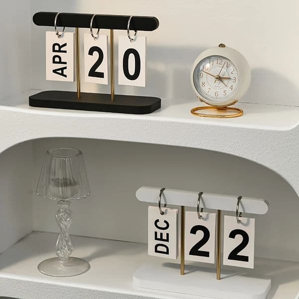 Nordic Style PageTurning Desk Calendar English Daily View Durable Plastic for Home Office Decor 251218