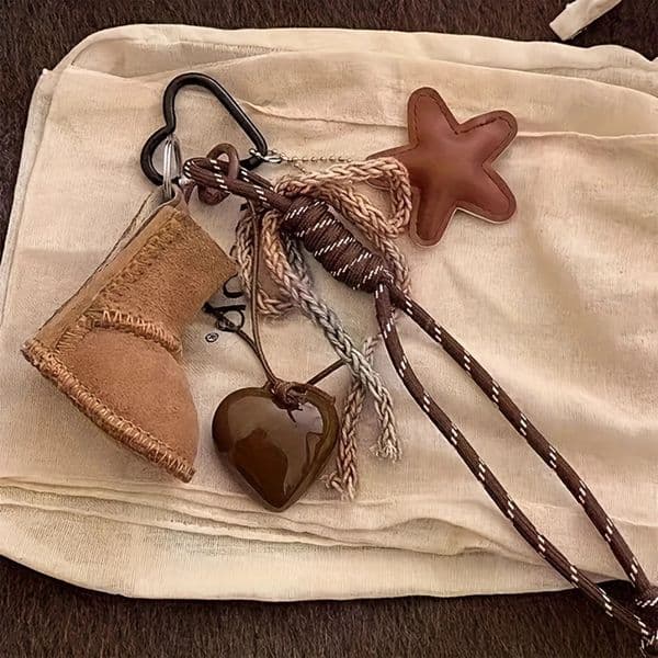 1 PCS Mini Snow Keychain - Hand-Woven-like Fringe Heart Cord with Brown Boot Charm Cute Bag Decoration 251219