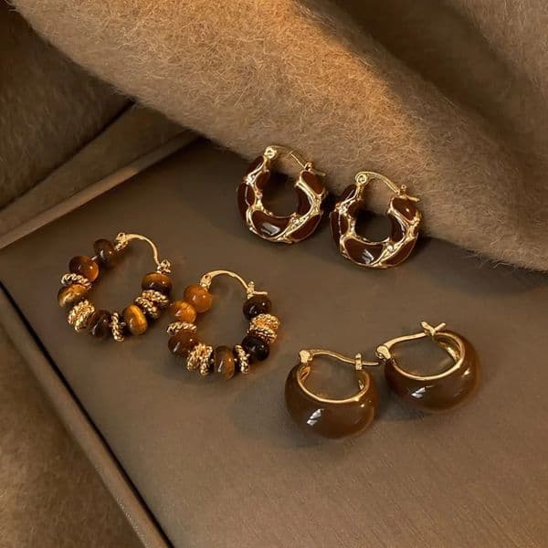 Temperament Vintage Brown Enamel Zircon Hoop Earrings for Women Exquisite Stainless Steel Beaded Wedding Bride Jewelry Accessory 251215