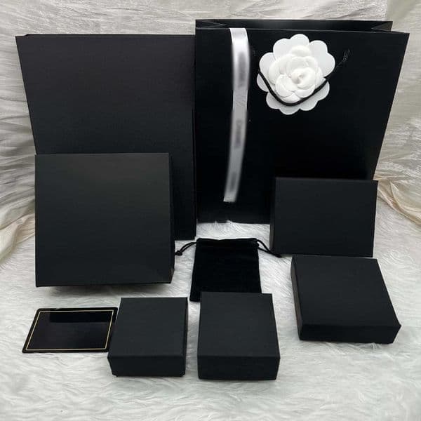 Luxury black classic velvet letters jewelry box for bracelet earrings necklace ring brooch hairclip gift boxes with ribbon choker long sweater necklace boxes case