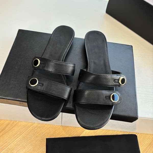 Top quality new style real Leather Button Casual women's Flat heel Slides Slippers Beach Sandals Luxury designer Slides for womens Walking shoes vacation shoes