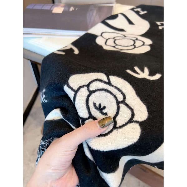 2026 Designer Scarf Letter pattern Pashmina shawl Scarves Winter Luxury Classic Plaid Women Men Wool Fashion scarf Plaid Cashmere Thick Wraps Lady Tassel Warm