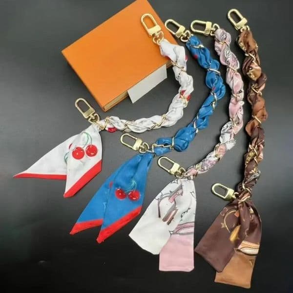 Portable Scarf 11styles Designer Key Purse Silk Cherry Charm Keychains Luxury Bag Chain Accessories Gift