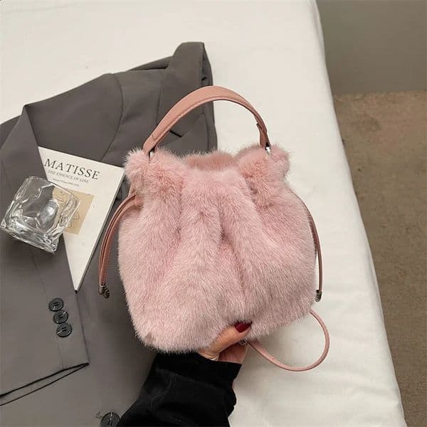 Winter Fluffy Textured Casual Crossbody Bag Fashion Bucket Korean Style Simple and Versatile Handle Shoulder 251216