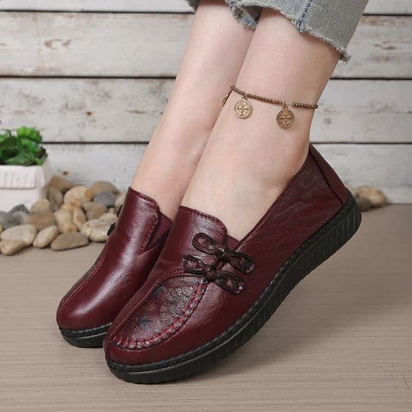 Womens leather flat shoes spring and autumn womens loafers single classic mom shoes anti-slip comfortable and 251223